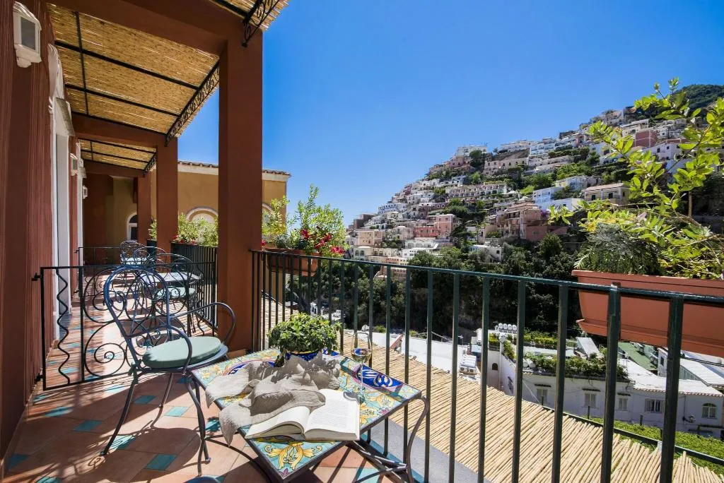 DOUBLE CLASSIC KING BED Room, Savoia, Naples