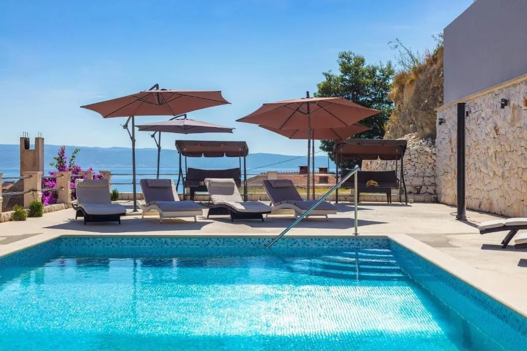 Sports and Entertainment, Bed & Breakfast Senator, Split