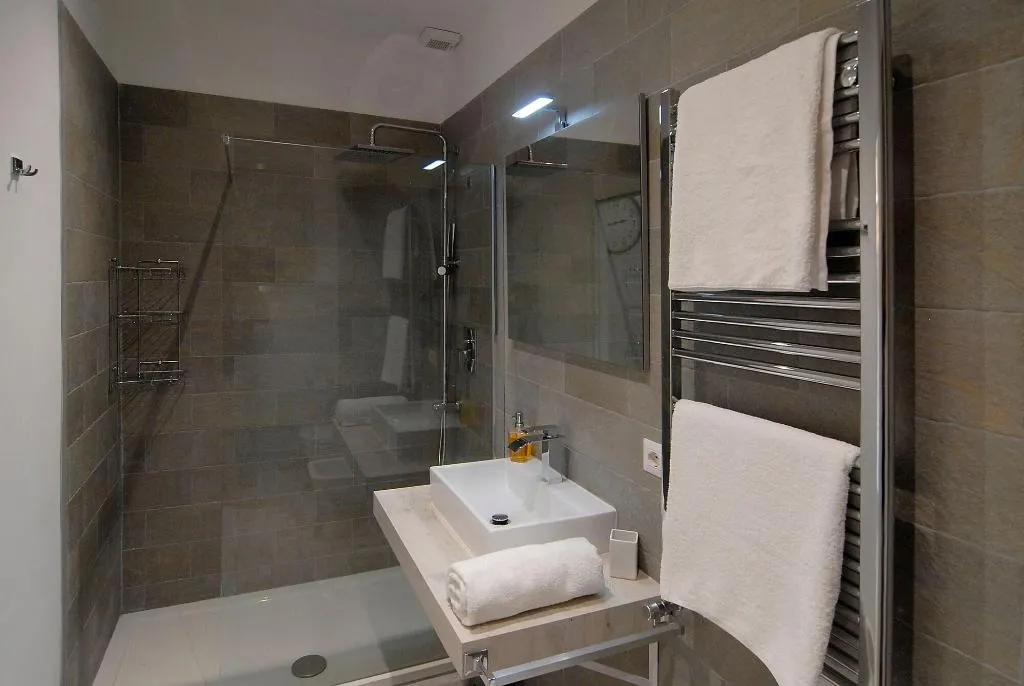 Room, Tiburtina Garden, Rome