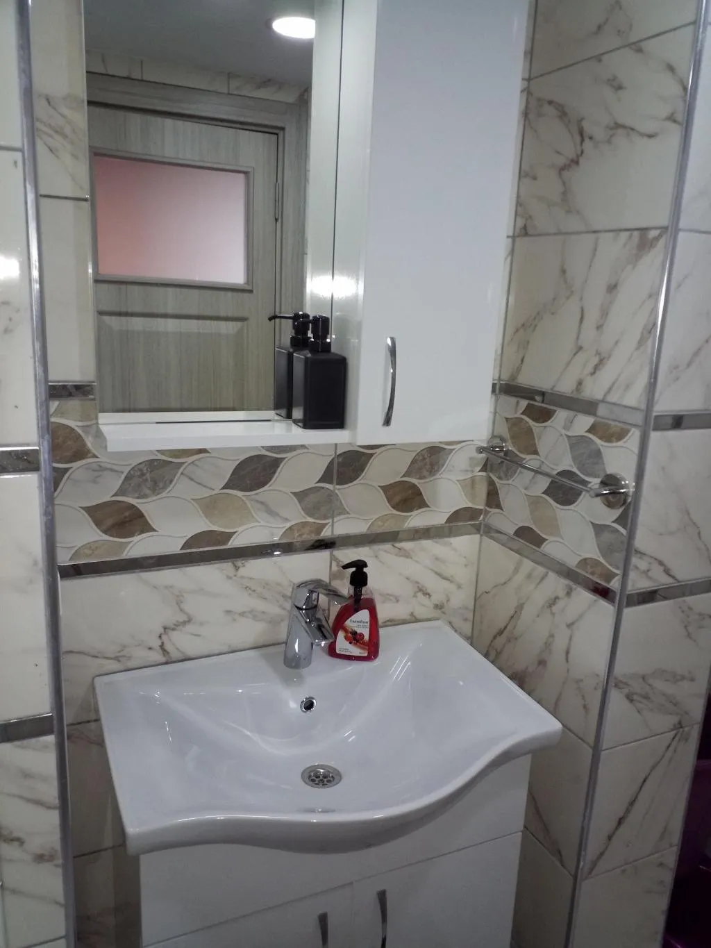 Room, Kamelya, Dalaman