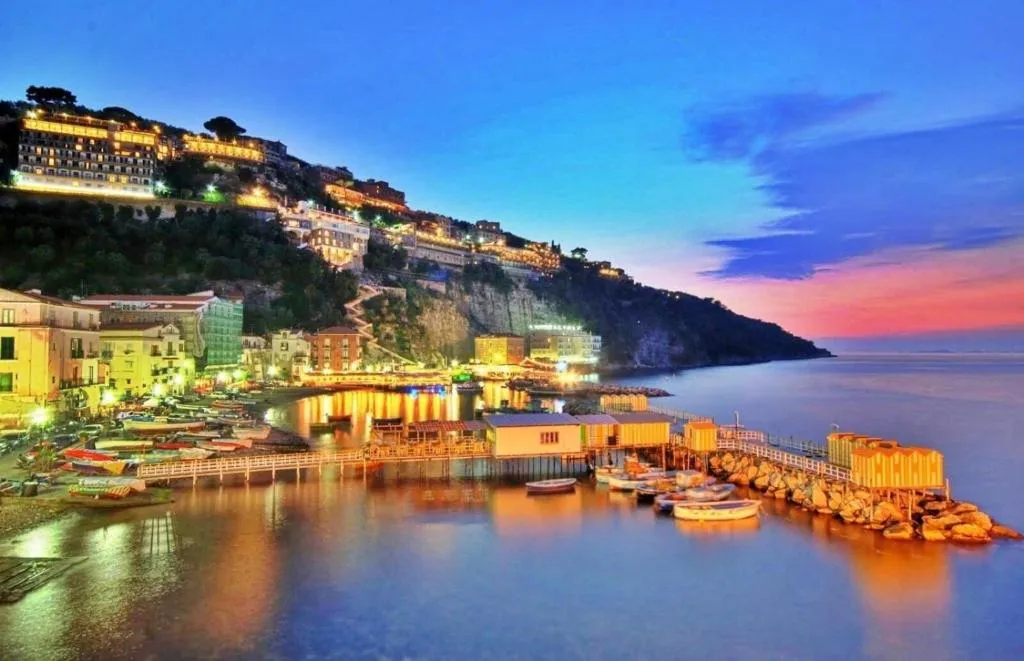 General view, B B Sorrento Queen, Naples