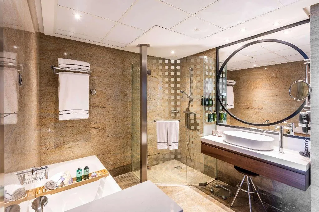 JUNIOR SUITE STANDARD Room, Melia Valencia, Valencia
