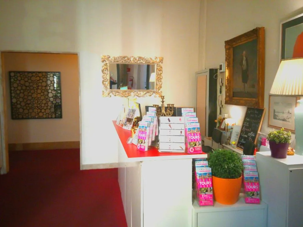 Lobby, Savonarola, Florence