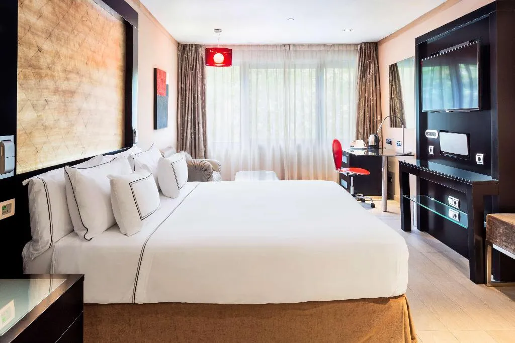 FAMILY ROOM STANDARD Room, Melia Madrid Princesa, Madrid