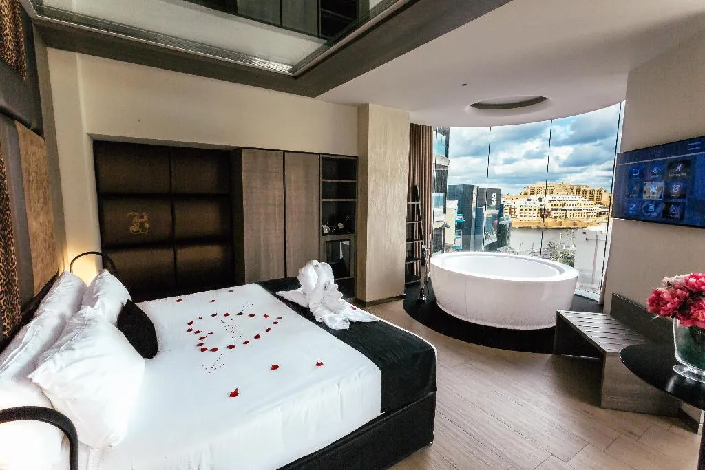 SUITE WITH JACUZZI Room, Hugo's Boutique Hotel, Malta