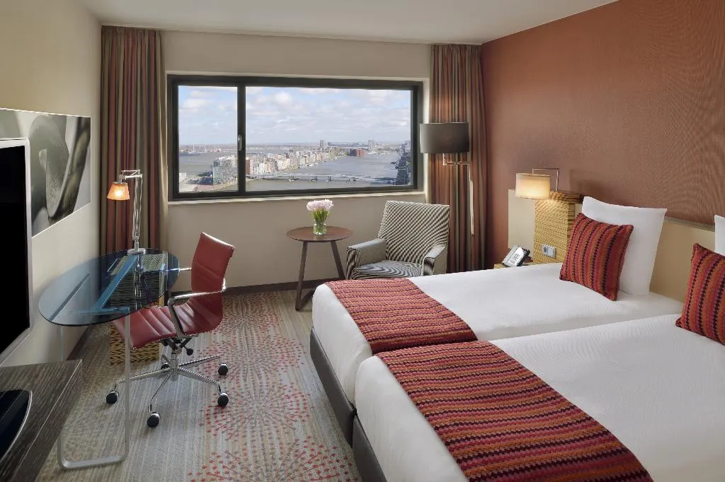 TWIN EXECUTIVE Room, Movenpick Hotel Amsterdam City Centre, Amsterdam