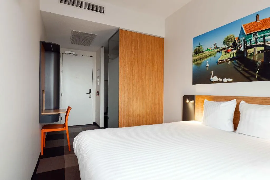 DOUBLE SUPERIOR Room, easyHotel Amsterdam Zaandam, Amsterdam