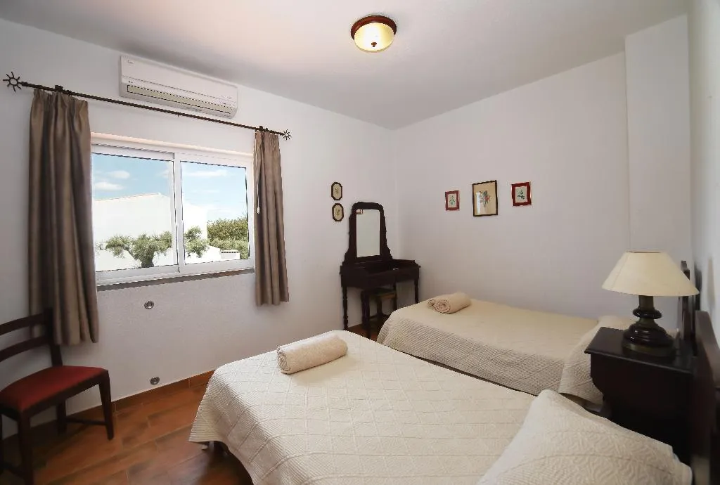 VILLA THREE BEDROOMS Room, Parque Monte Verde, Algarve