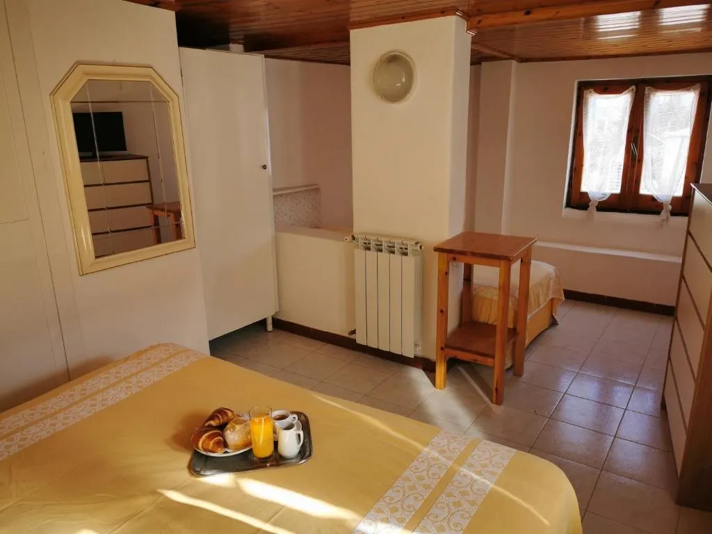 TRIPLE STANDARD Room, La Maggioressa, Naples
