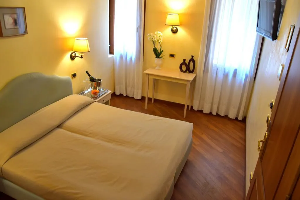 Double or Twin STANDARD Room, Residenza Favaro, Venice
