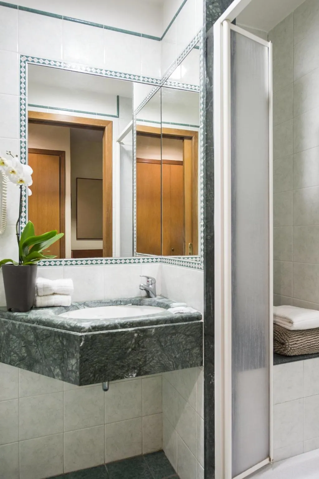Room, Hotel Cervia, Naples