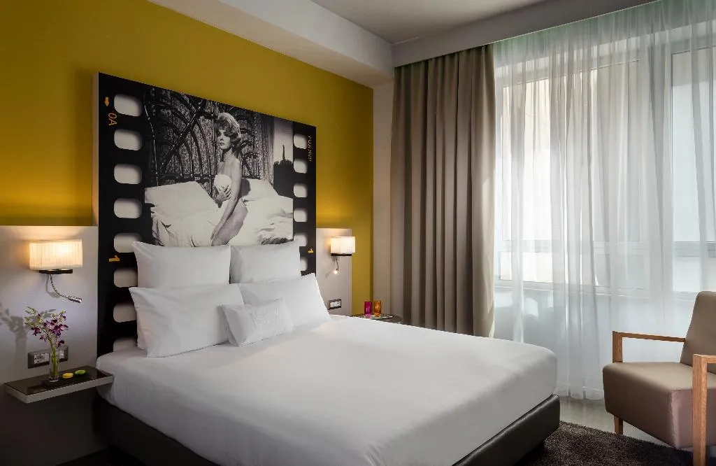 TRIPLE DELUXE Room, NYX Hotel Milan by Leonardo Hotels, Milan