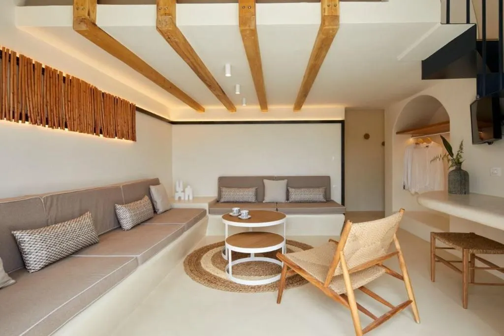 SUITE DELUXE QUEEN BED Room, Hermes, Santorini