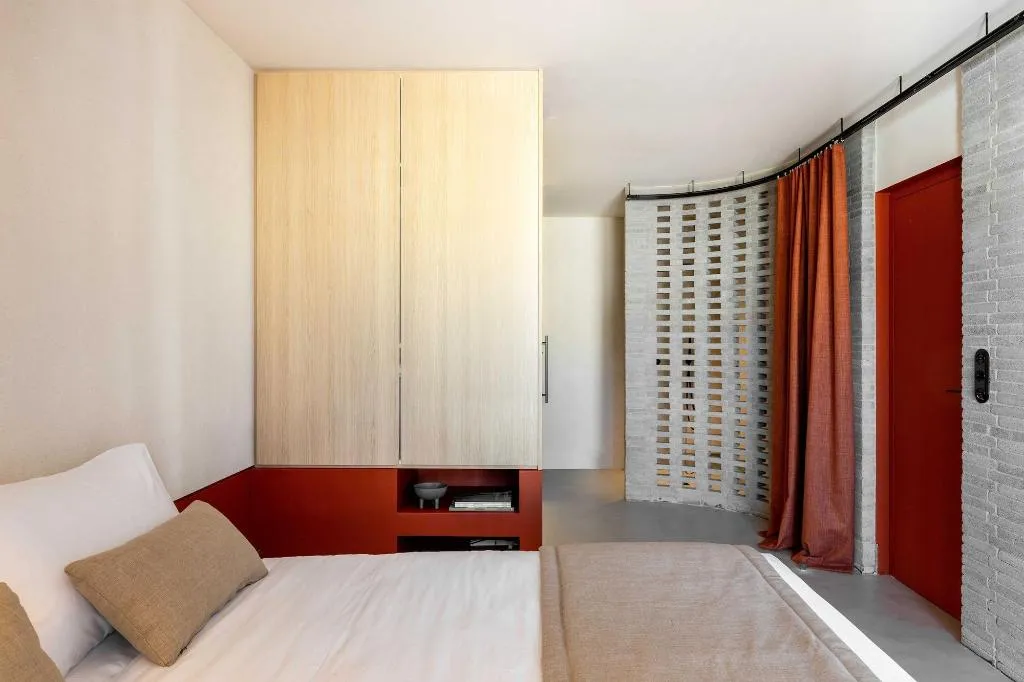 Room, Newel Psychiko, Athens