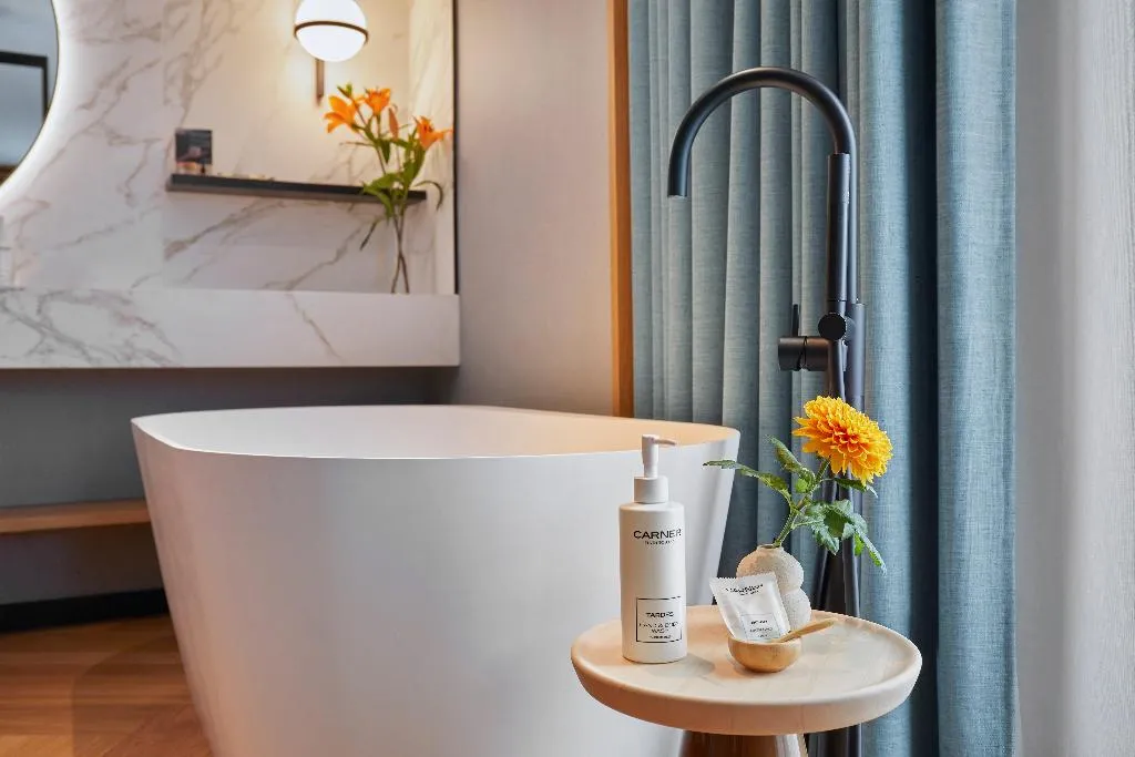SUITE KING SIZE BED Room, Kimpton Vividora Hotel, Barcelona