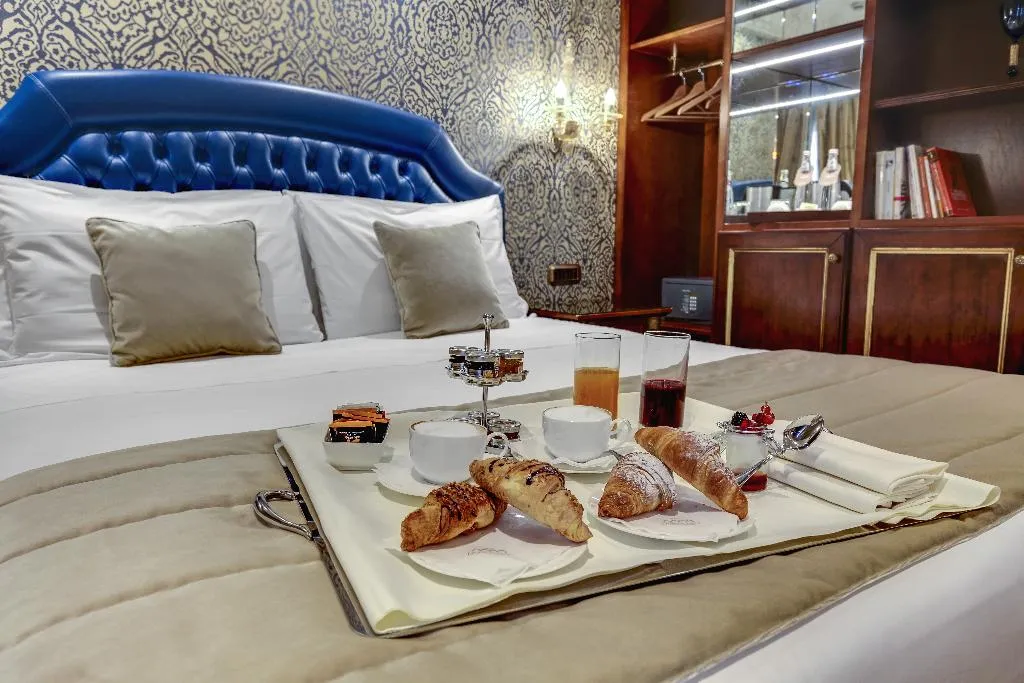 JUNIOR SUITE STANDARD Room, Dona Palace, Venice