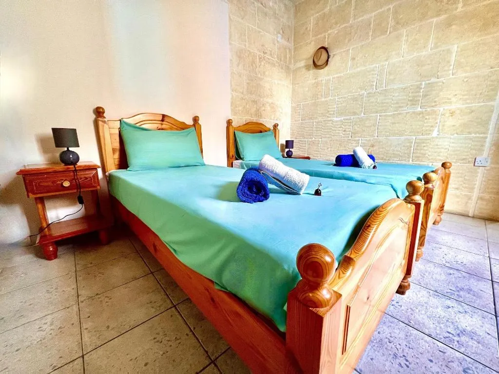 Room, Grotto's Paradise B&B, Gozo