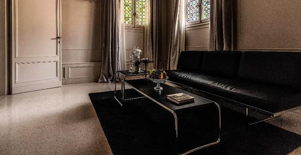 APARTMENT EXECUTIVE Room, Palazzo Paruta, Venice