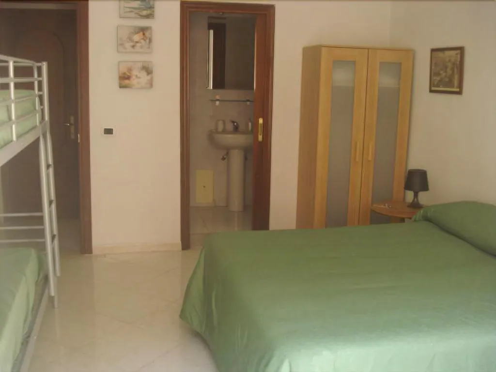 Room, Cinquestelle, Naples