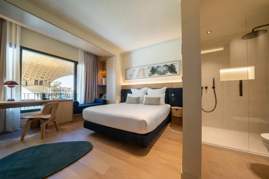 DOUBLE SINGLE USE DELUXE WITH BALCONY Room, Ocean Drive Sevilla, Seville