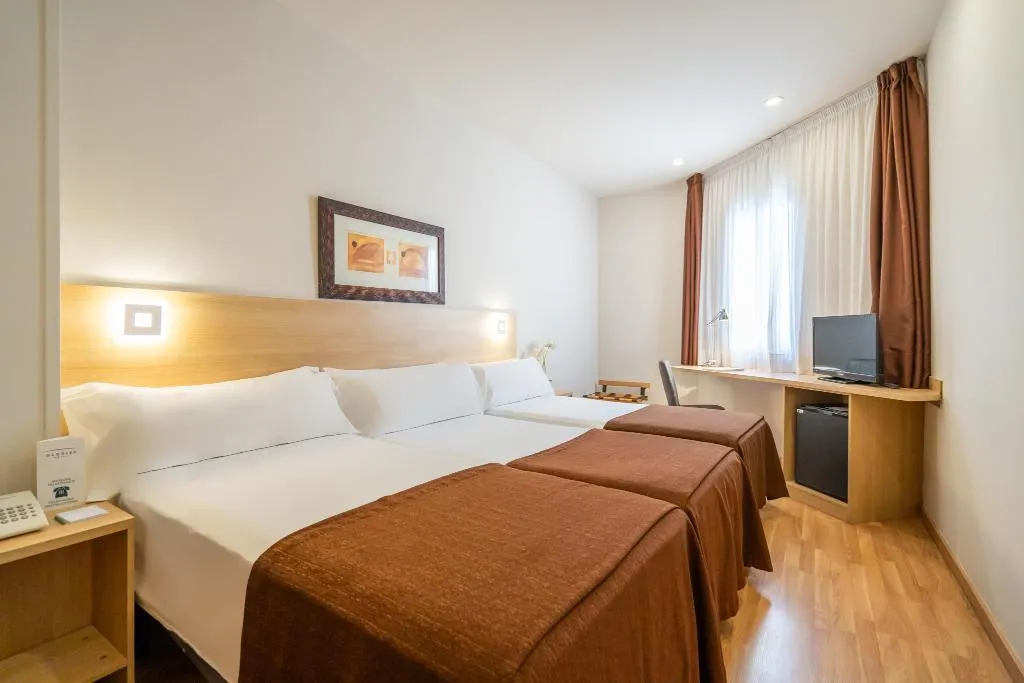 TRIPLE CAPACITY 4 Room, Glories, Barcelona