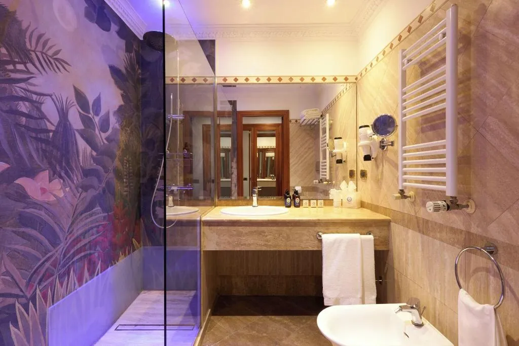 JUNIOR SUITE KING SIZE BED Room, Barberini, Rome
