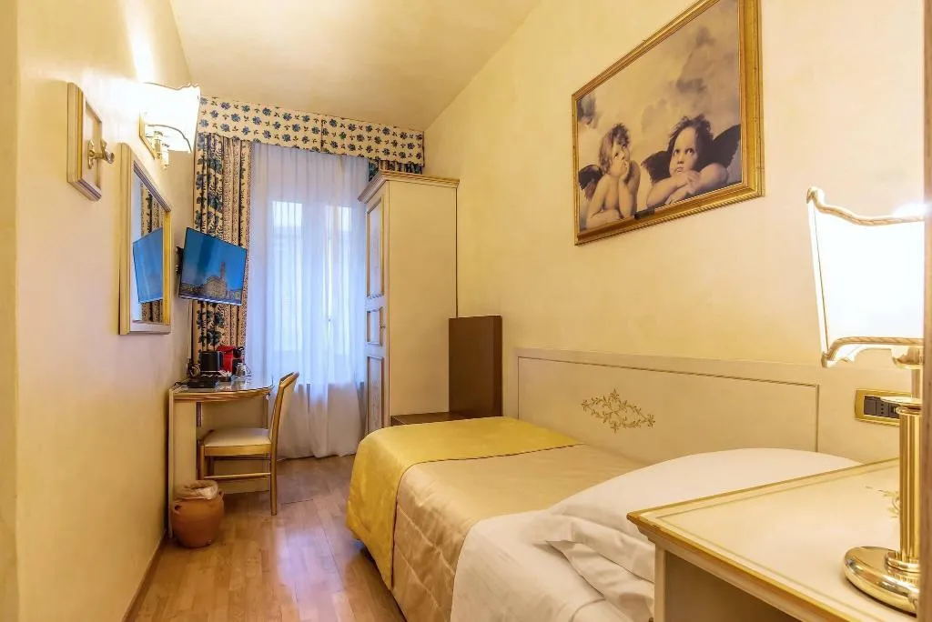 SINGLE STANDARD Room, Alba Palace, Florence
