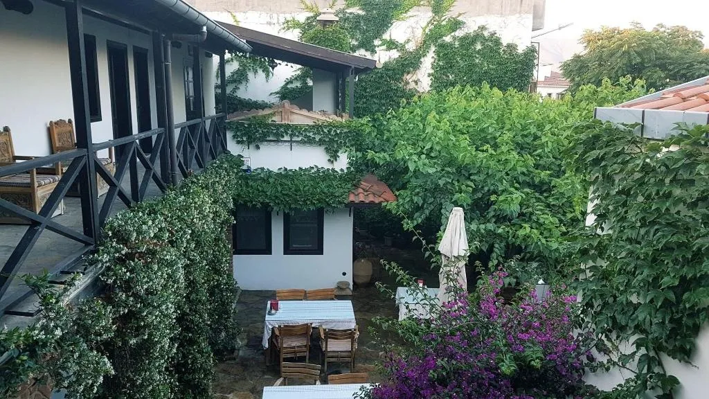 Room, Nilya, Izmir