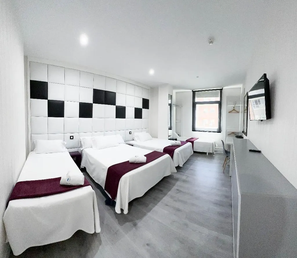 FAMILY ROOM STANDARD Room, Avenida de España, Madrid