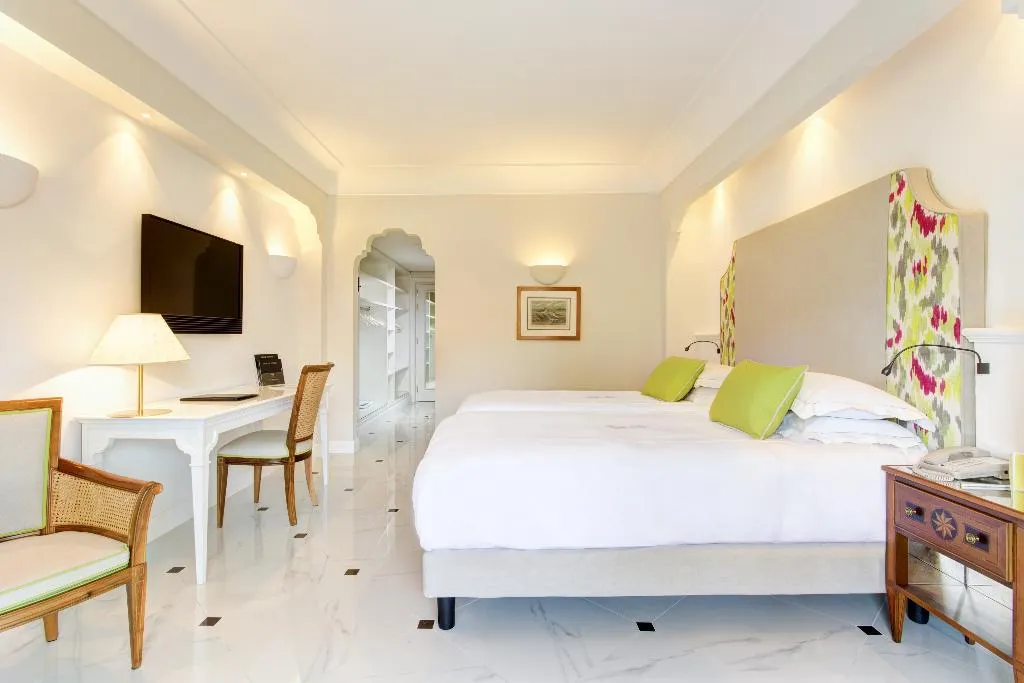 Double or Twin DELUXE CITY VIEW Room, Grand Hotel Royal, Naples