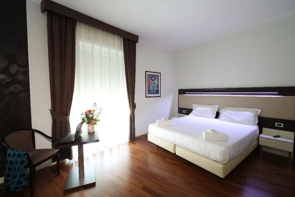Double or Twin SUPERIOR CITY VIEW Room, Grande Albergo Maugeri, Catania