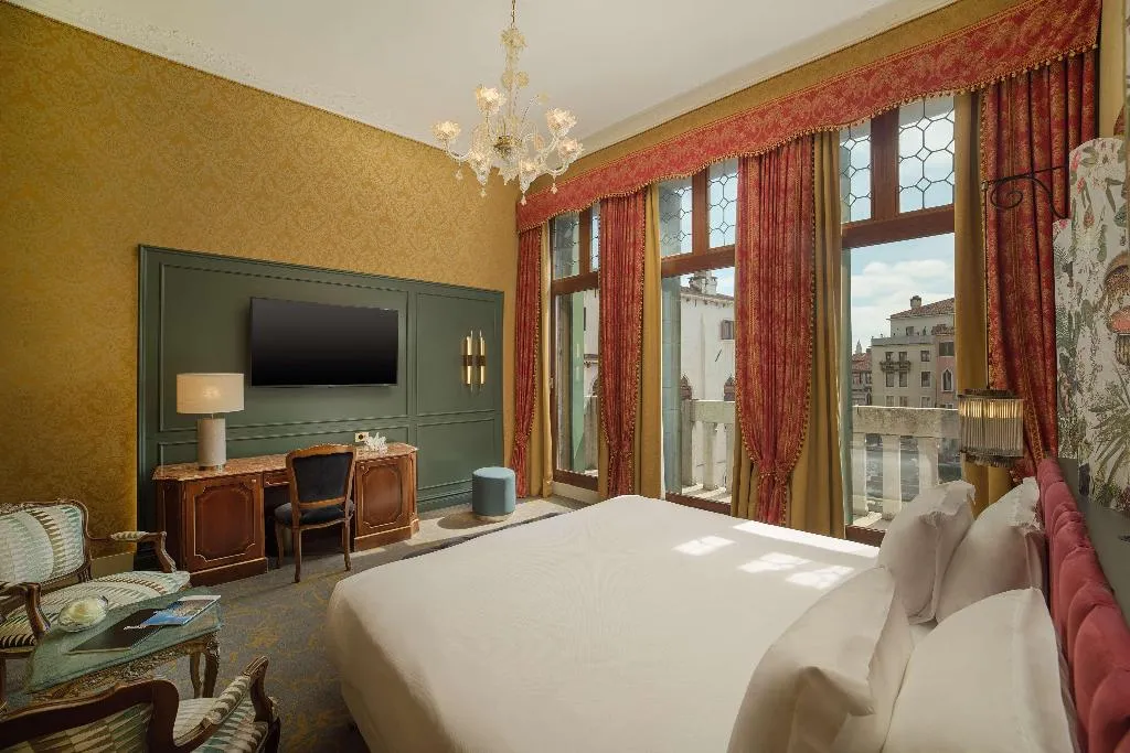 DOUBLE PREMIUM Room, NH Venezia Santa Lucia, Venice