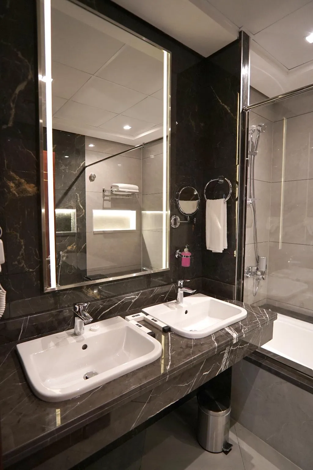 SUITE DELUXE SEA VIEW Room, Concorde Creek View Hotel, Dubai