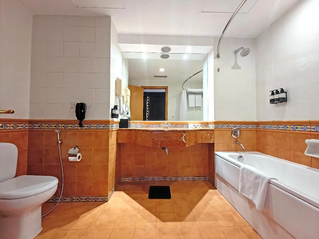 DOUBLE DELUXE Room, Millennium Airport Hotel Dubai, Dubai