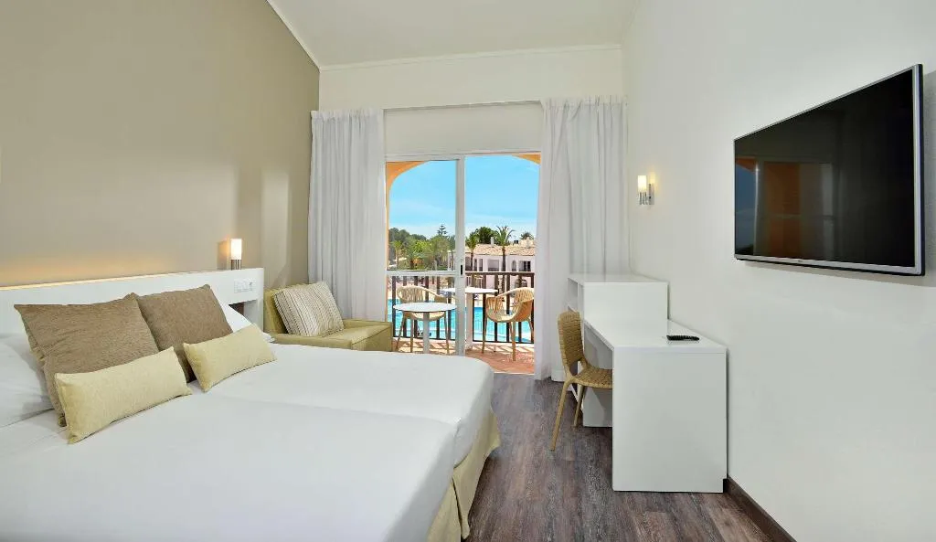 DOUBLE POOL VIEW Room, Sol Falco Menorca, Menorca