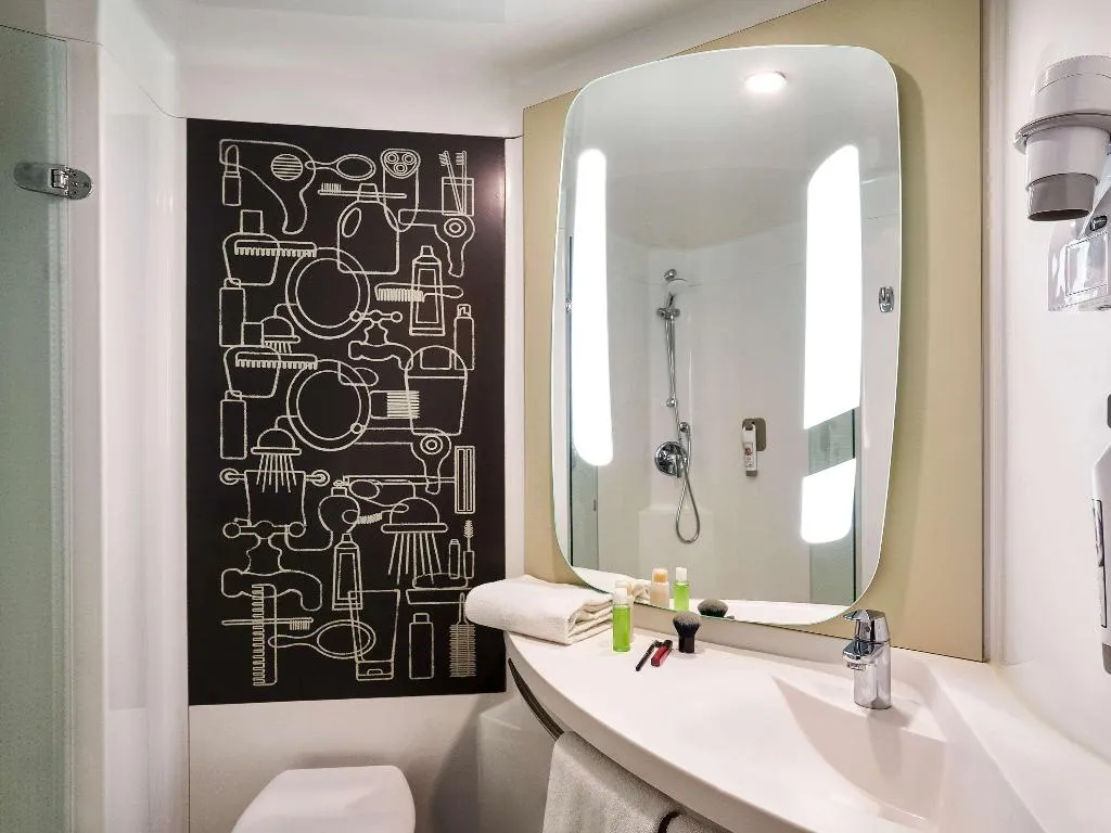 TWIN STANDARD Room, ibis Barcelona Meridiana, Barcelona