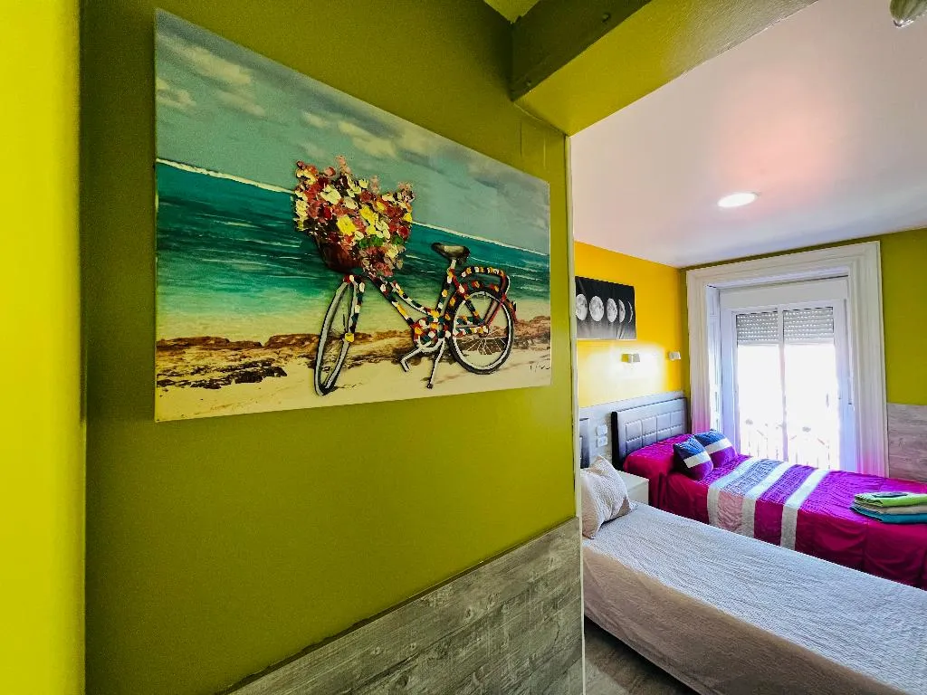 TRIPLE WITH SHARED BATHROOM Room, Hostal Numancia, Madrid