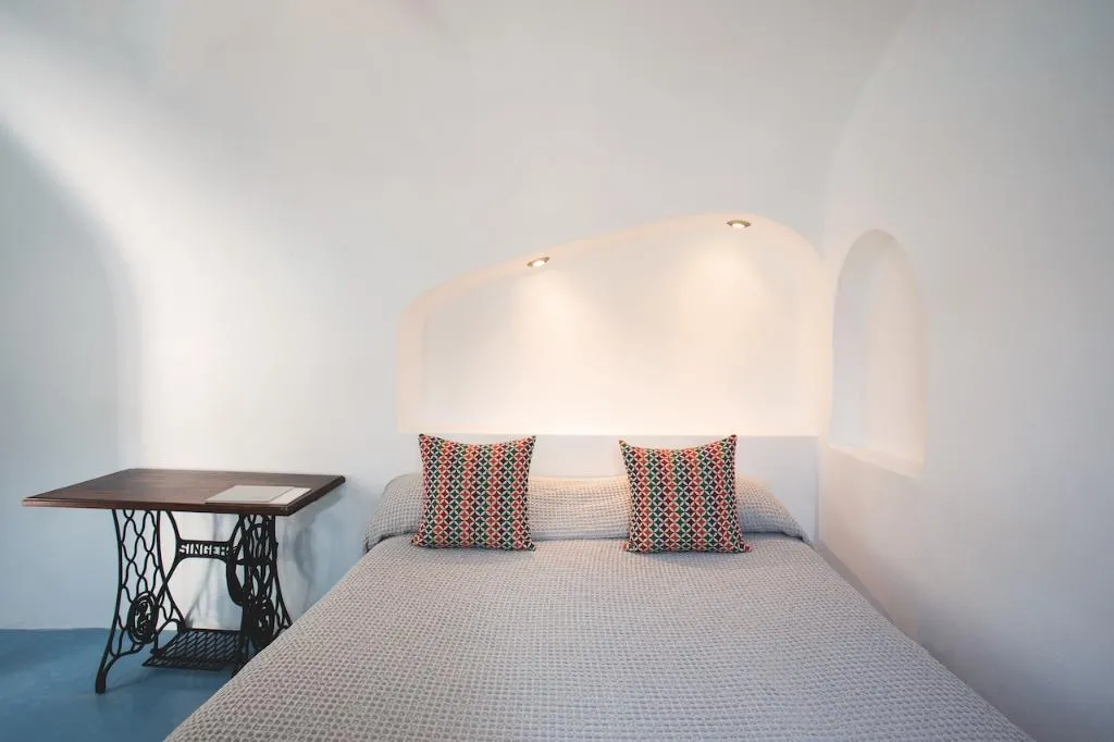 STUDIO STANDARD Room, Remezzo Villas, Santorini