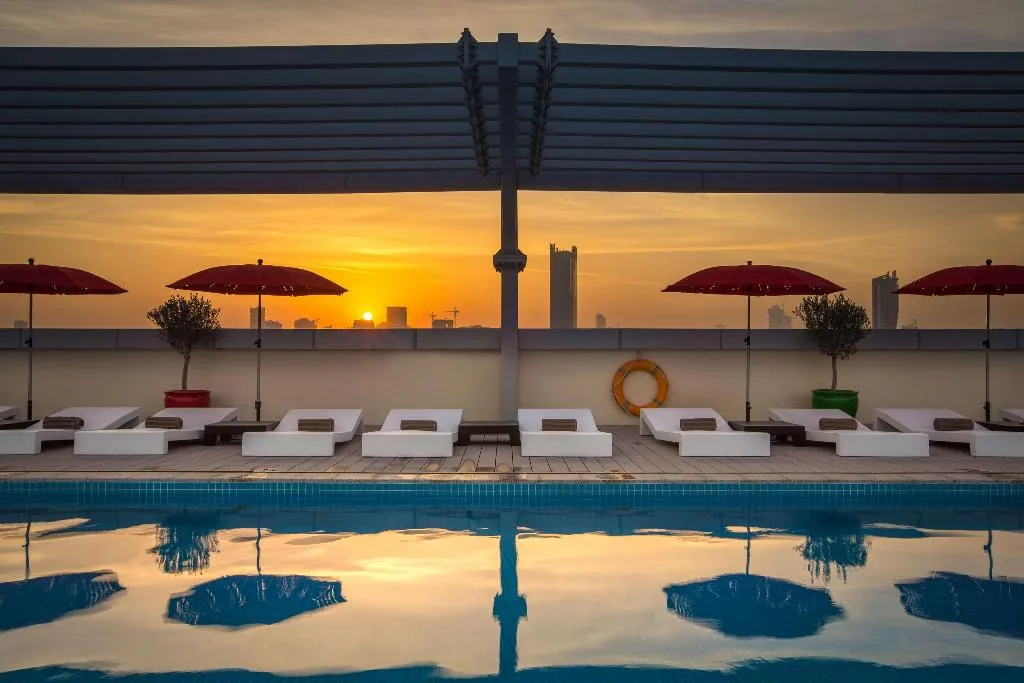 Pool, Park Inn by Radisson Dubai Motor City, Dubai