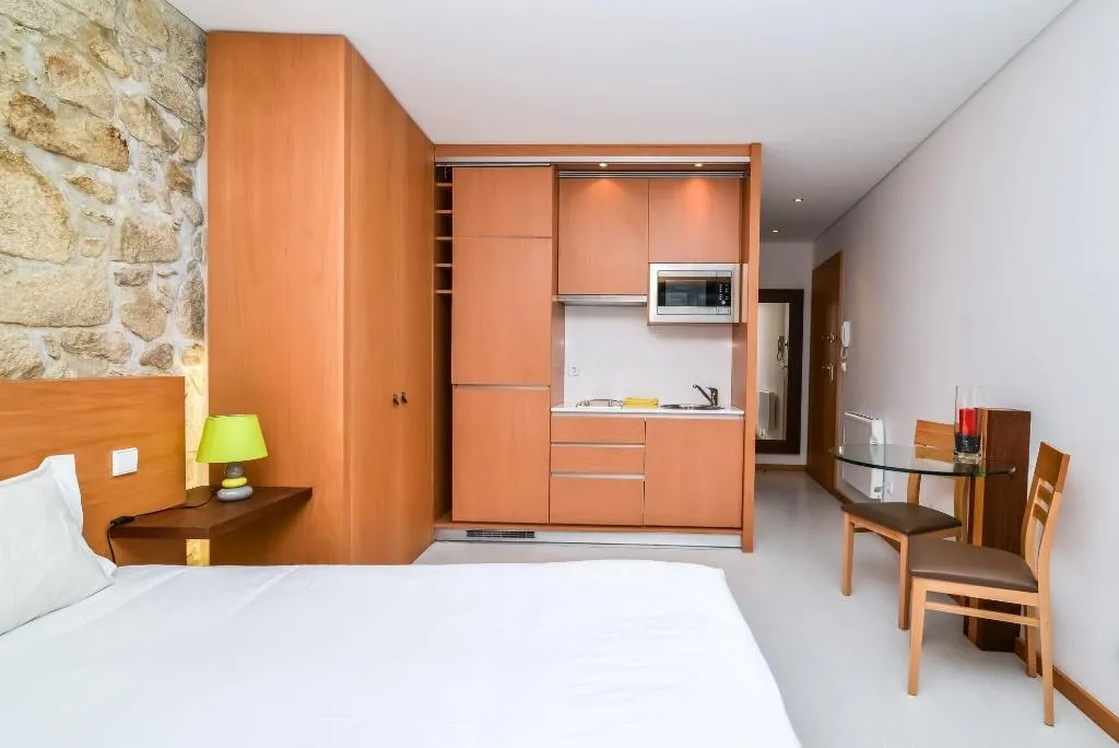 Room, Reis De Gaia, Porto