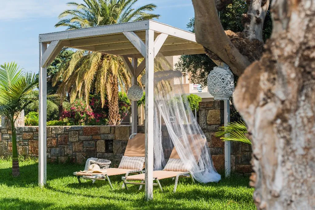 Pool, Mirage Studios, Crete