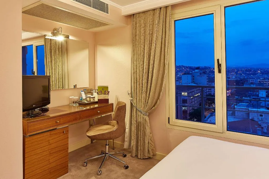 Room, DoubleTree By Hilton Izmir Alsancak, Izmir