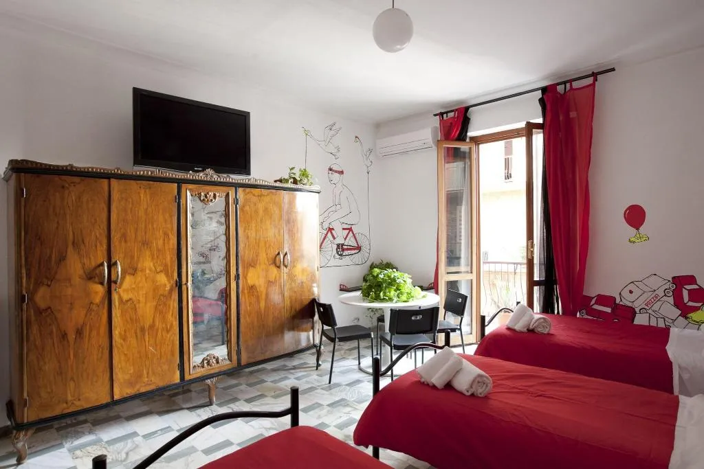 Sports and Entertainment, Martini Bed, Rome