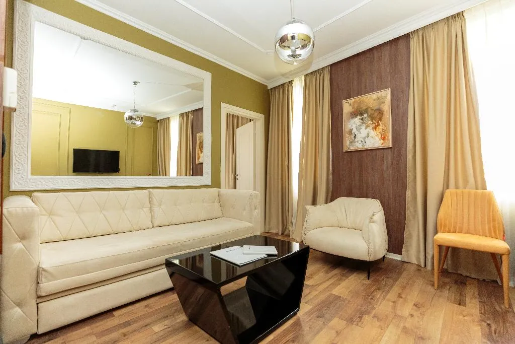JUNIOR SUITE WITH BALCONY Room, Hotel Regina City, Kavaje