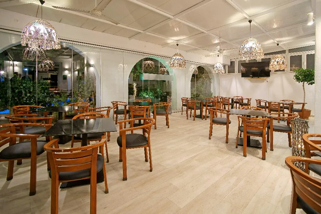 Restaurant, Kyparissia Beach, Athens