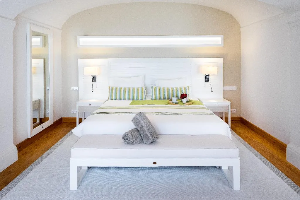 VILLA SEVEN BEDROOMS WITH PRIVATE POOL Room, Shantivillas, Algarve