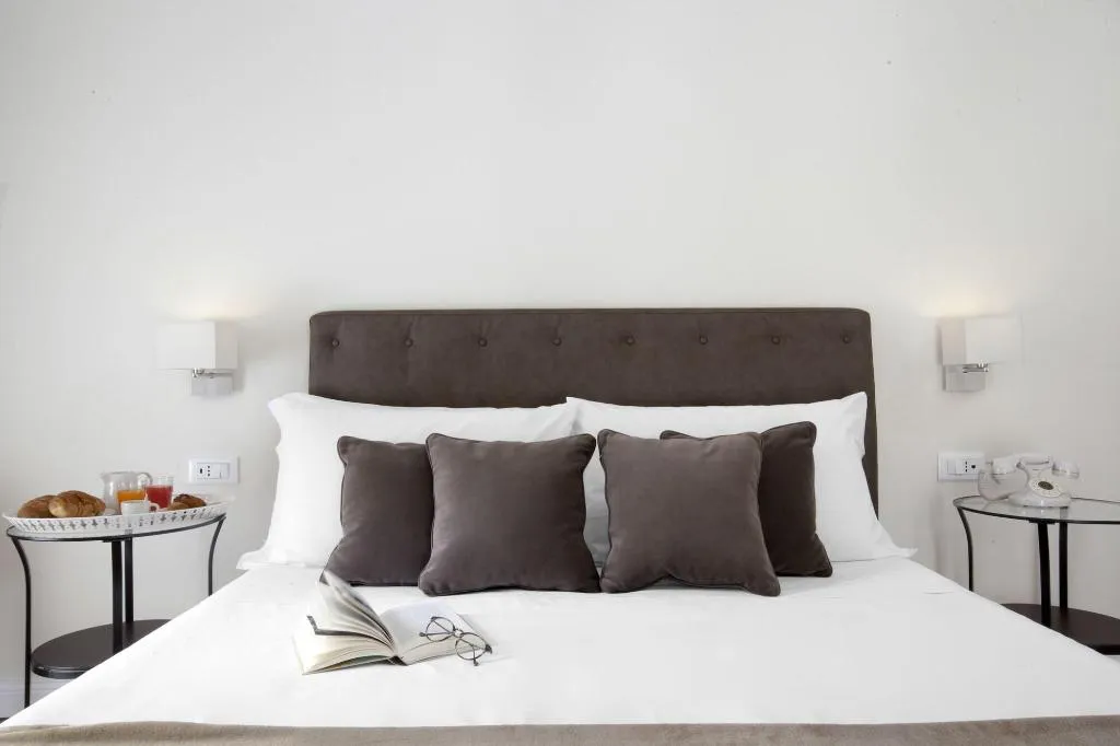 Room, La Fontanina Suites, Naples