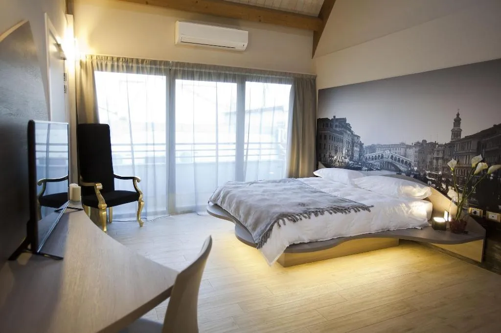 Room, Seven Rooms Milano, Milan