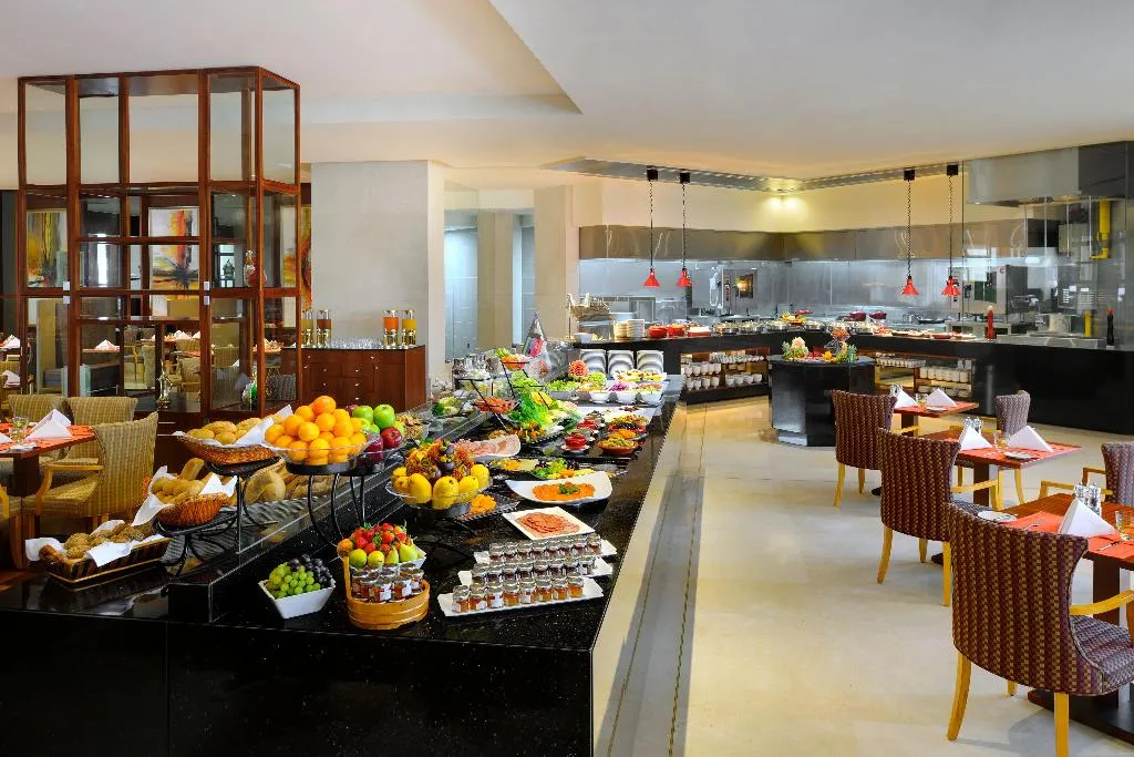 Restaurant, Crowne Plaza Jumeirah, Dubai