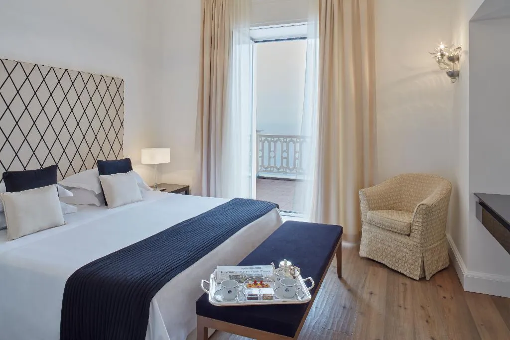 SUITE DELUXE SEA VIEW Room, Grand Hotel Excelsior Vittoria Spa, Naples